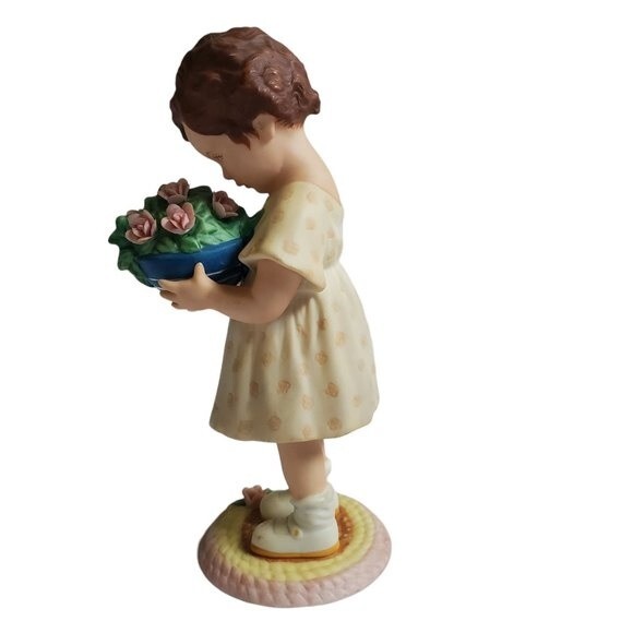 Lenox The Jessie Willcox Smith Collection "Rosebuds" porcelain figurine - Picture 4 of 5